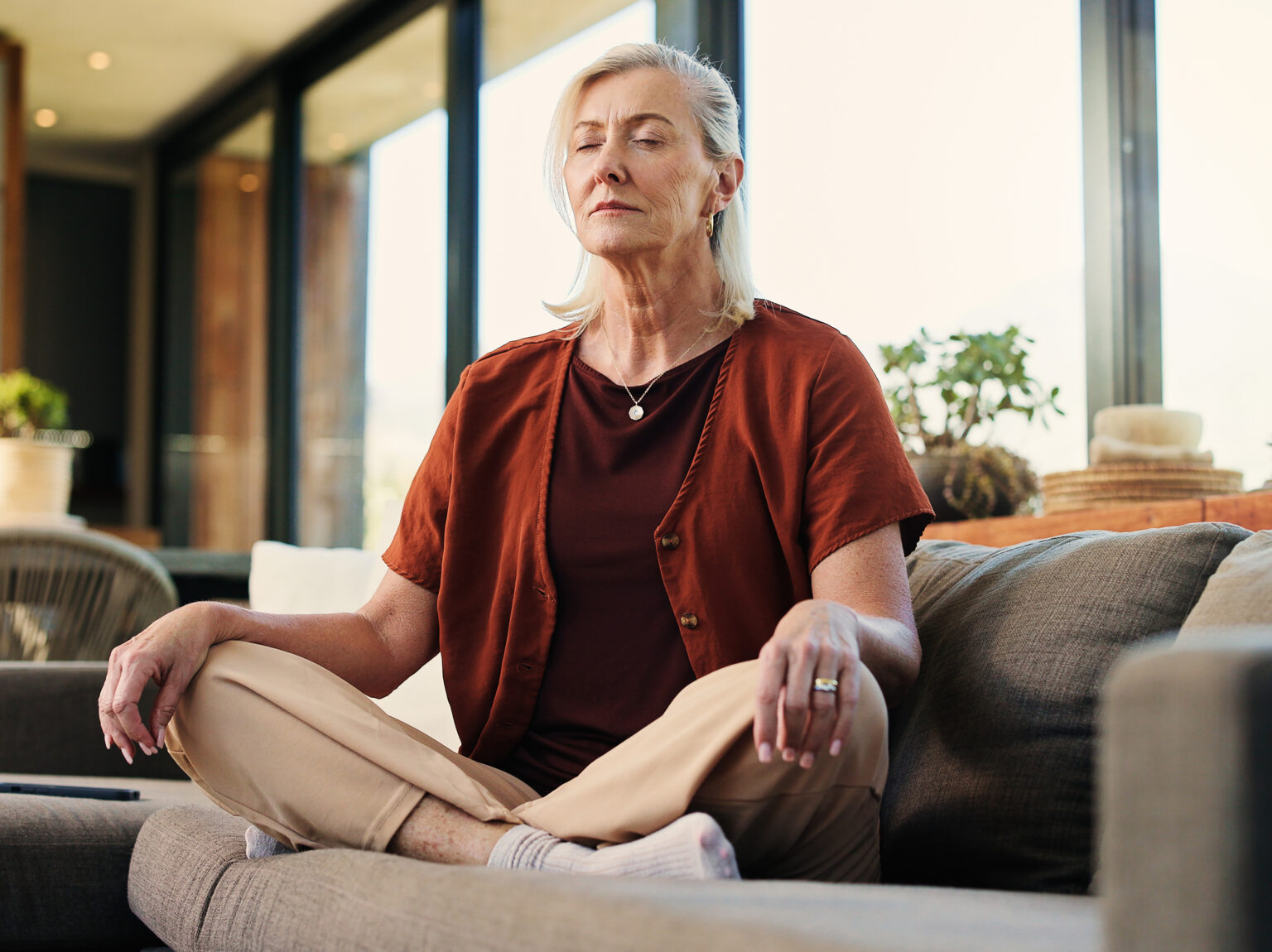 Yoga Morbido per la terza età, pratica con sedia